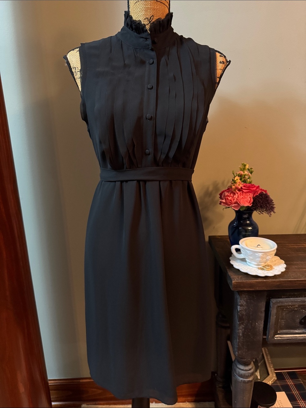 Classic Loft Sleeveless Black Pleated Neck Dress. Size 8.